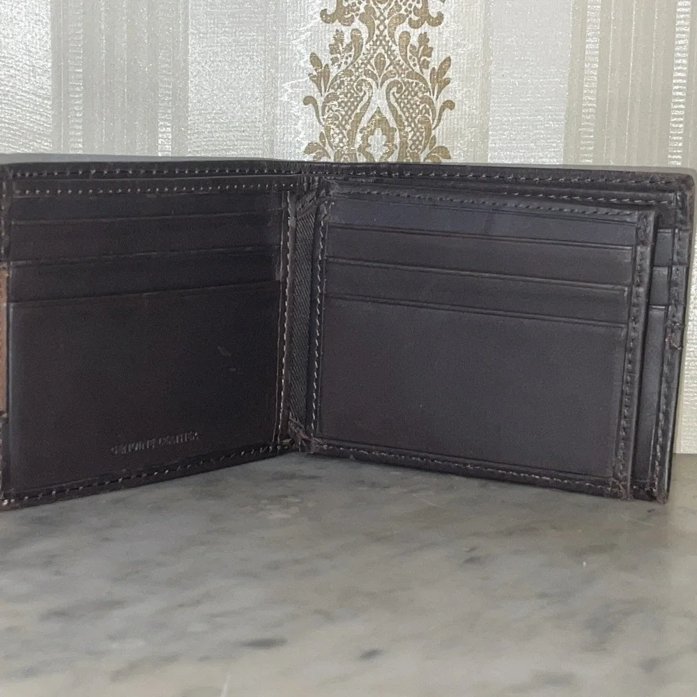 Dickies Men's Brown Genuine Leather Bifold Wallet